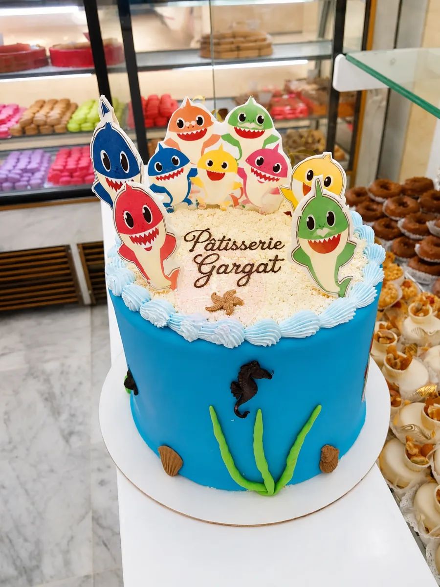 Gâteau personnalisé Baby Shark — pâtisserie Gargat Skikda